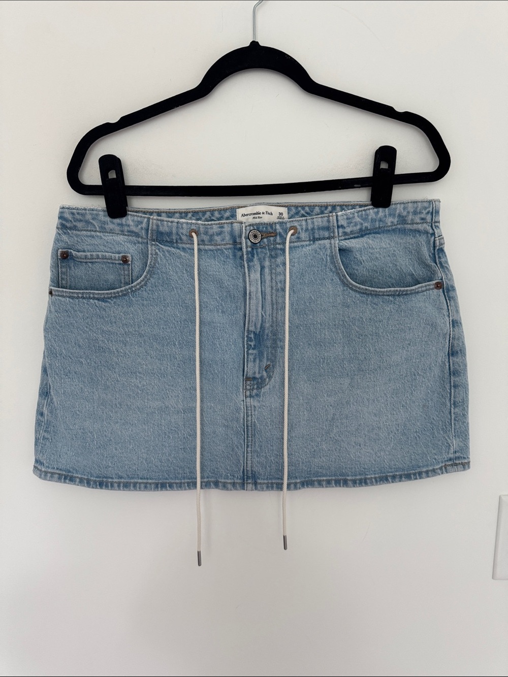 Abercrombie & Fitch Light Wash Mid Rise Denim Mini Skirt - Size 30